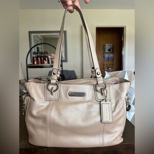 Coach East West Gallery Leather Tote Bag Putty F19252